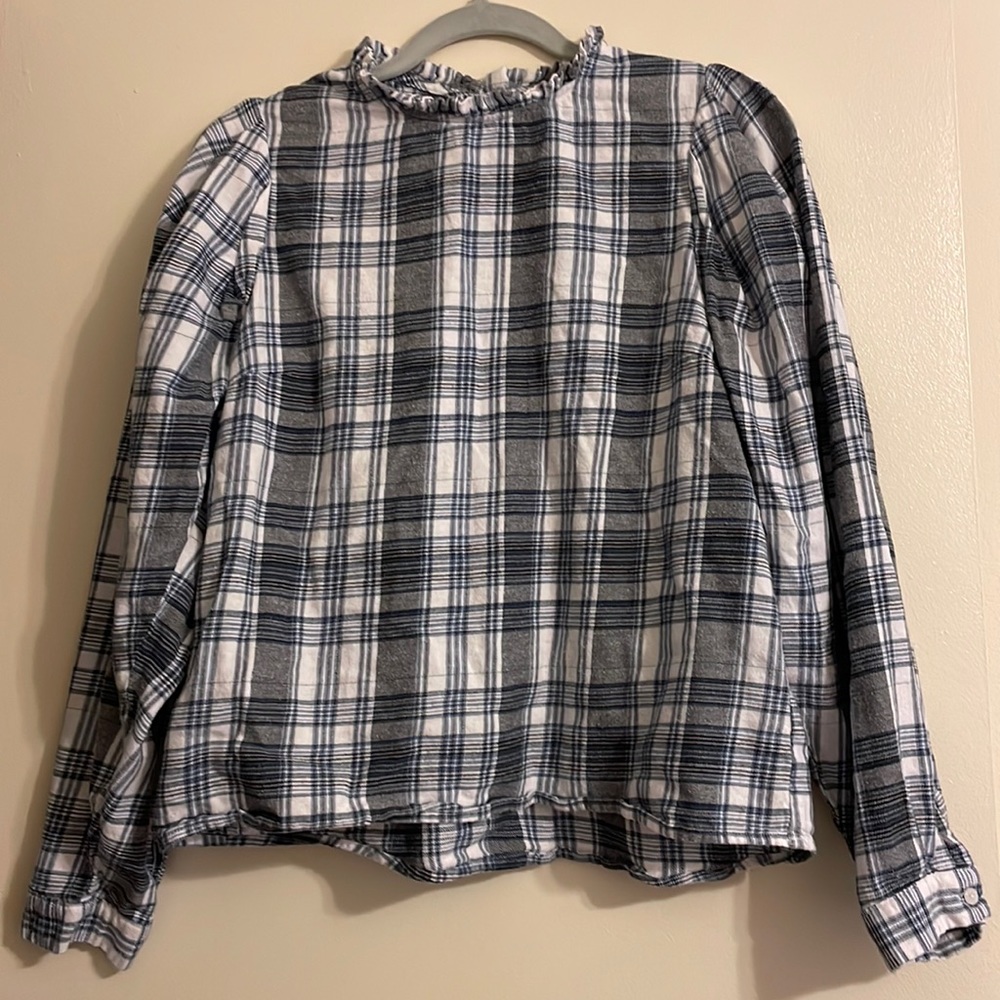 Universal Thread, size medium.